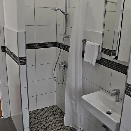 Lucija בית הארחה