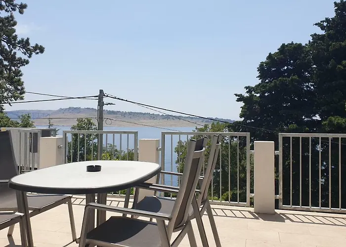 Πανσιόν Lucija 4*